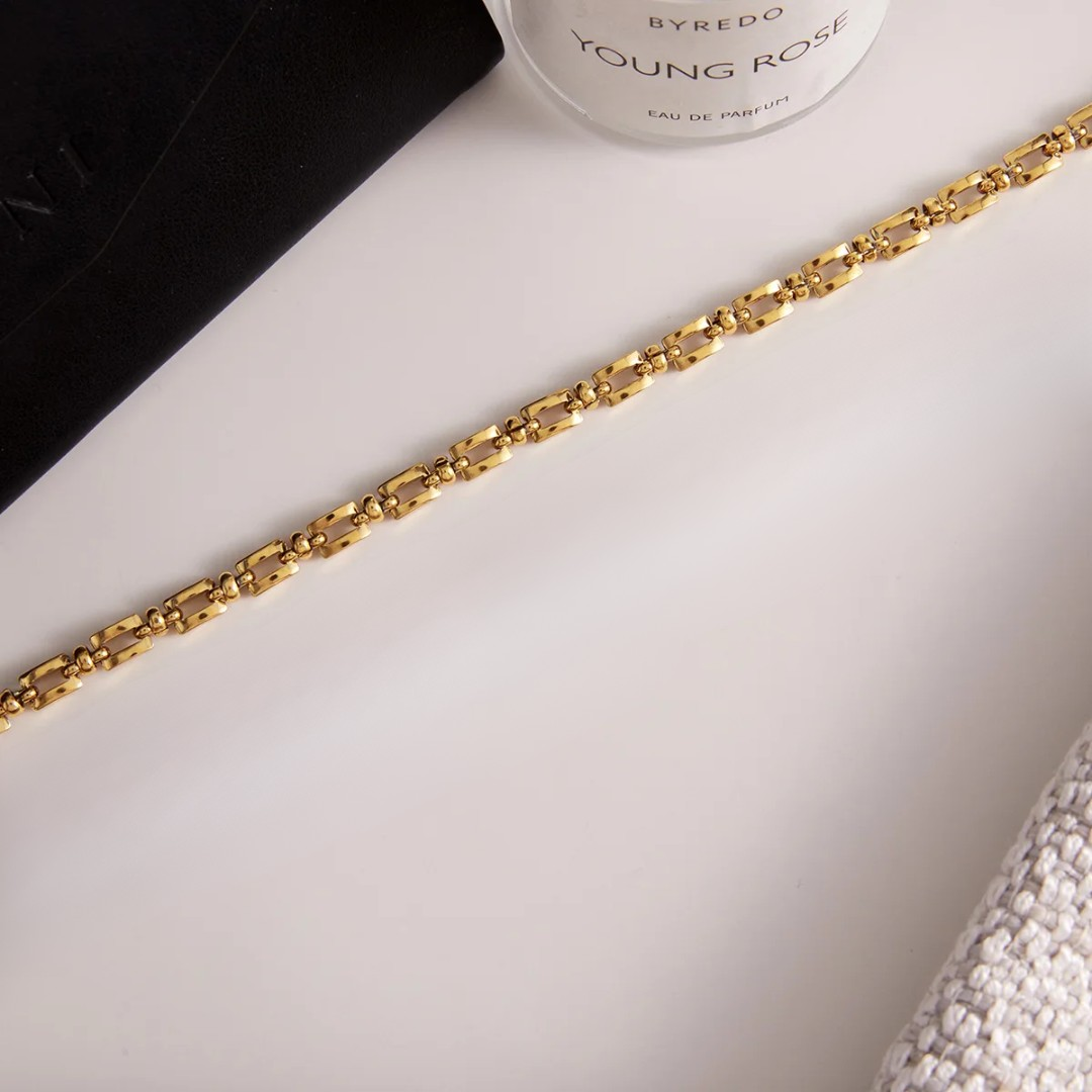 Classy - Necklace