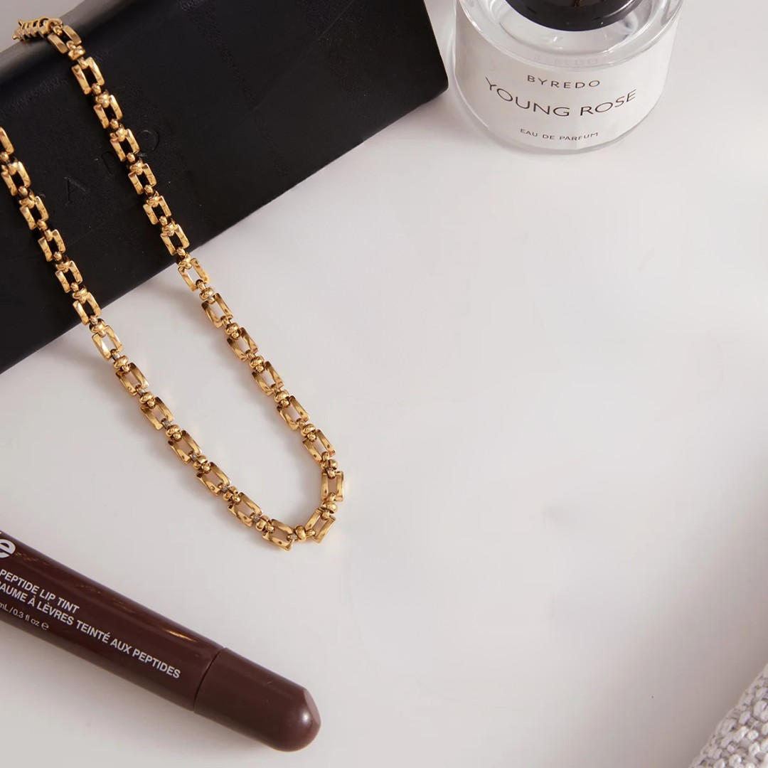 Classy - Necklace