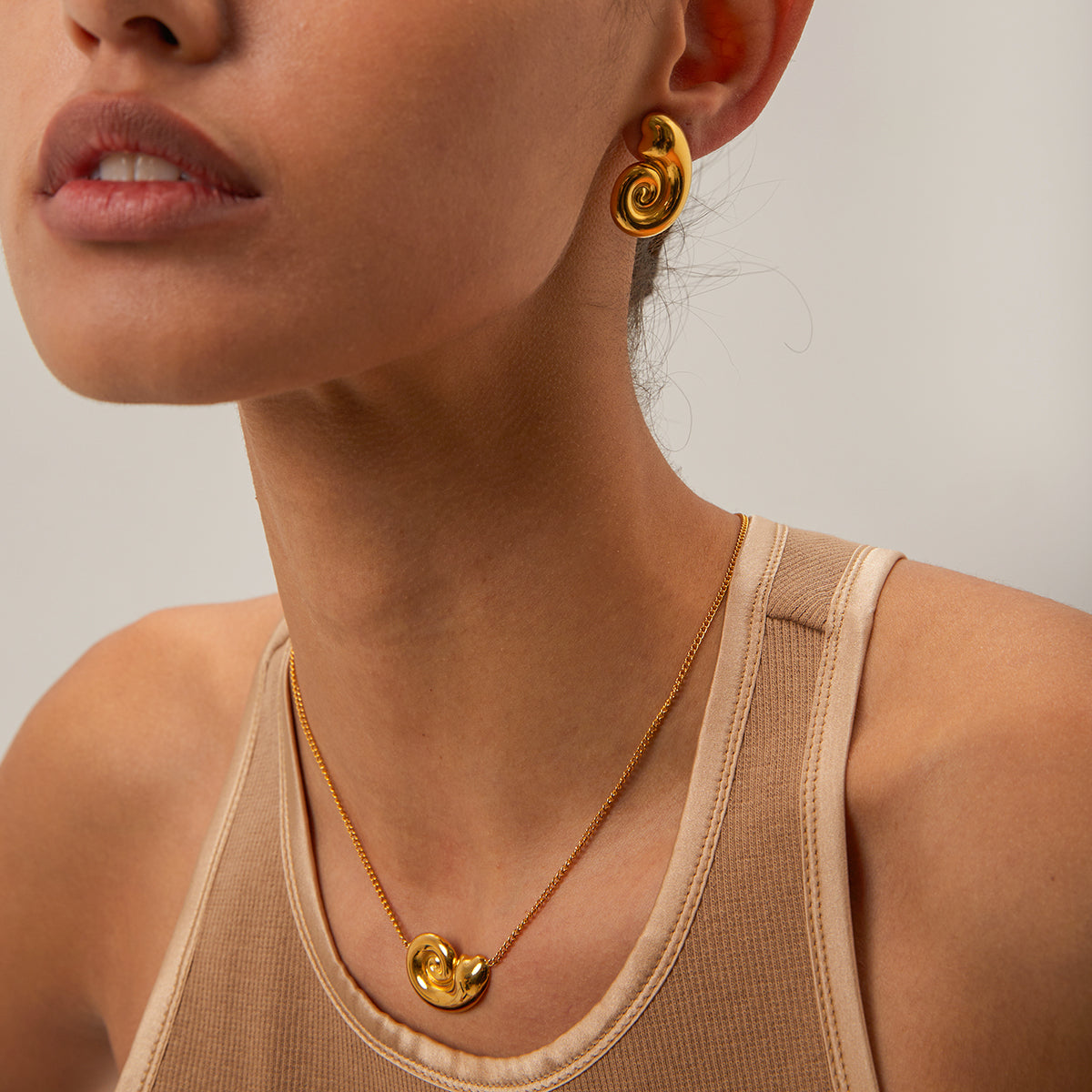 Golden Swirl - Necklace