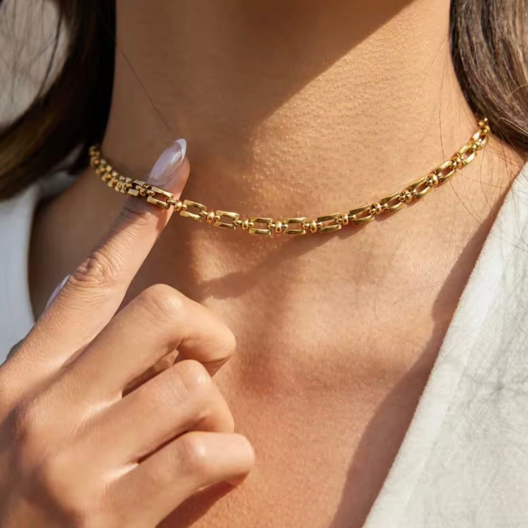 Classy - Necklace